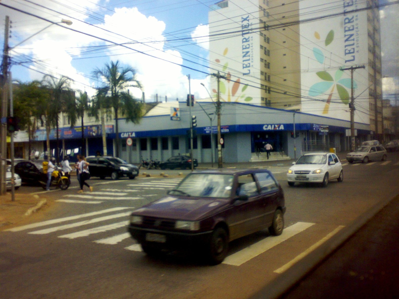 Agência da Caixa Econômica Federal na esquina da Rua 74 com a Rua 2, Centro de Goiânia